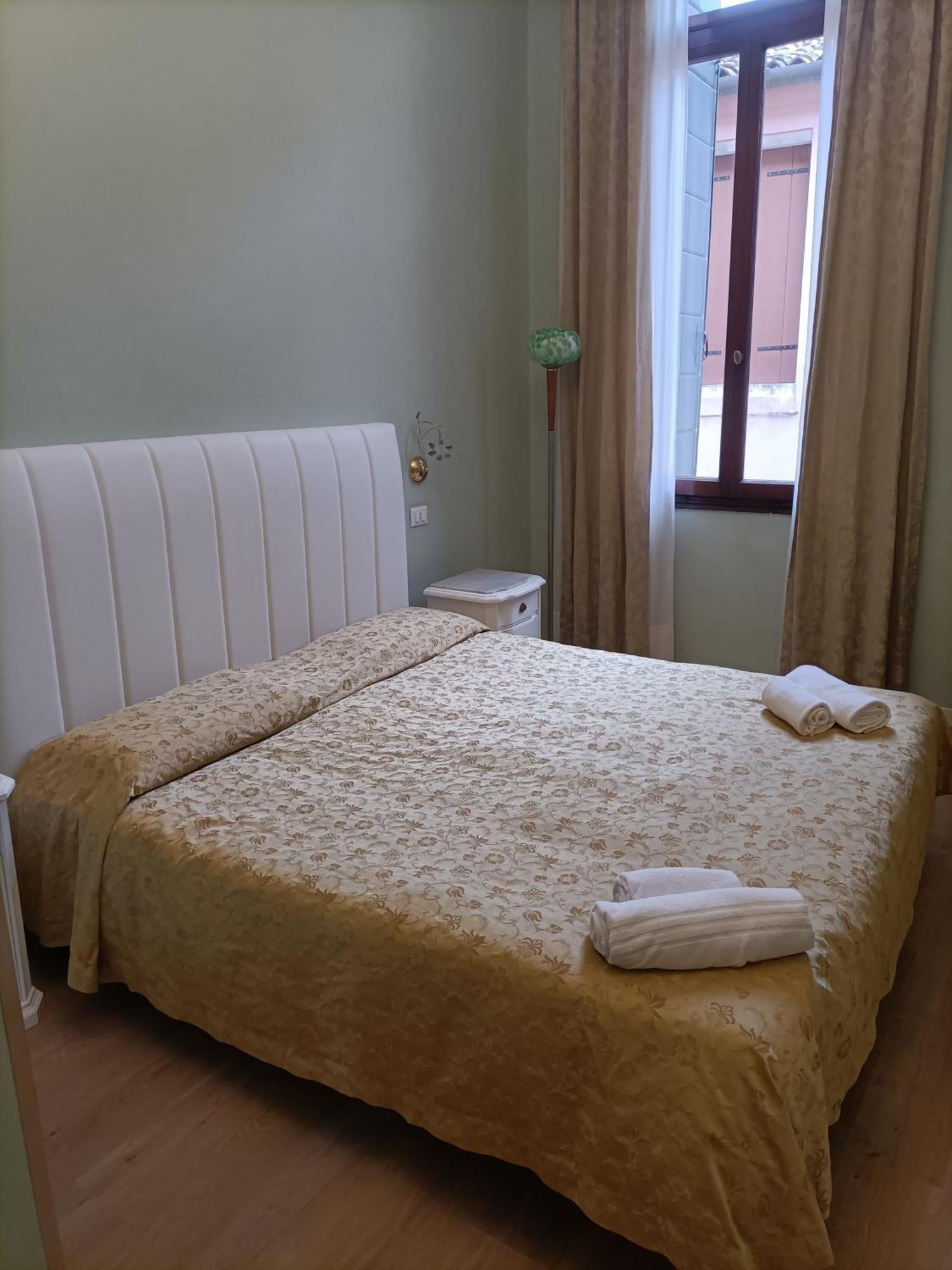 Palazzo Lion Morosini - Check In Presso Locanda Ai Santi Apostoli Veneţia Exterior foto