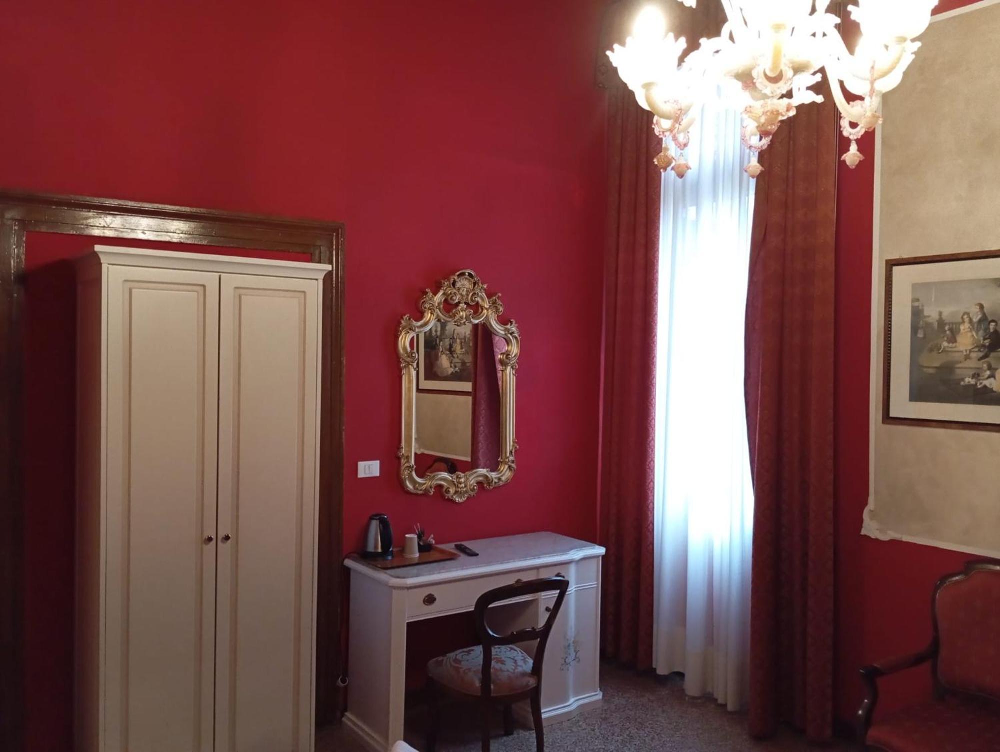 Palazzo Lion Morosini - Check In Presso Locanda Ai Santi Apostoli Veneţia Exterior foto