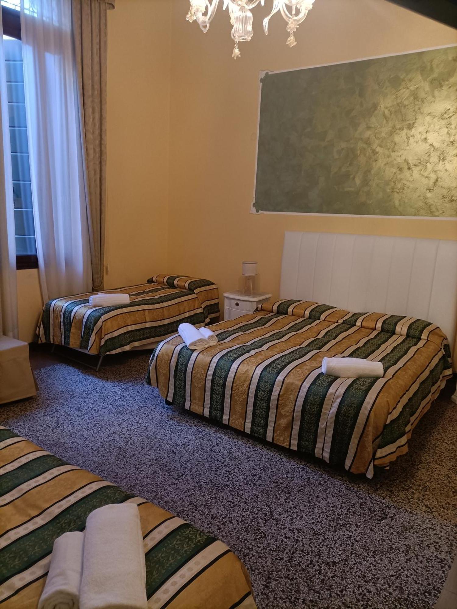 Palazzo Lion Morosini - Check In Presso Locanda Ai Santi Apostoli Veneţia Exterior foto
