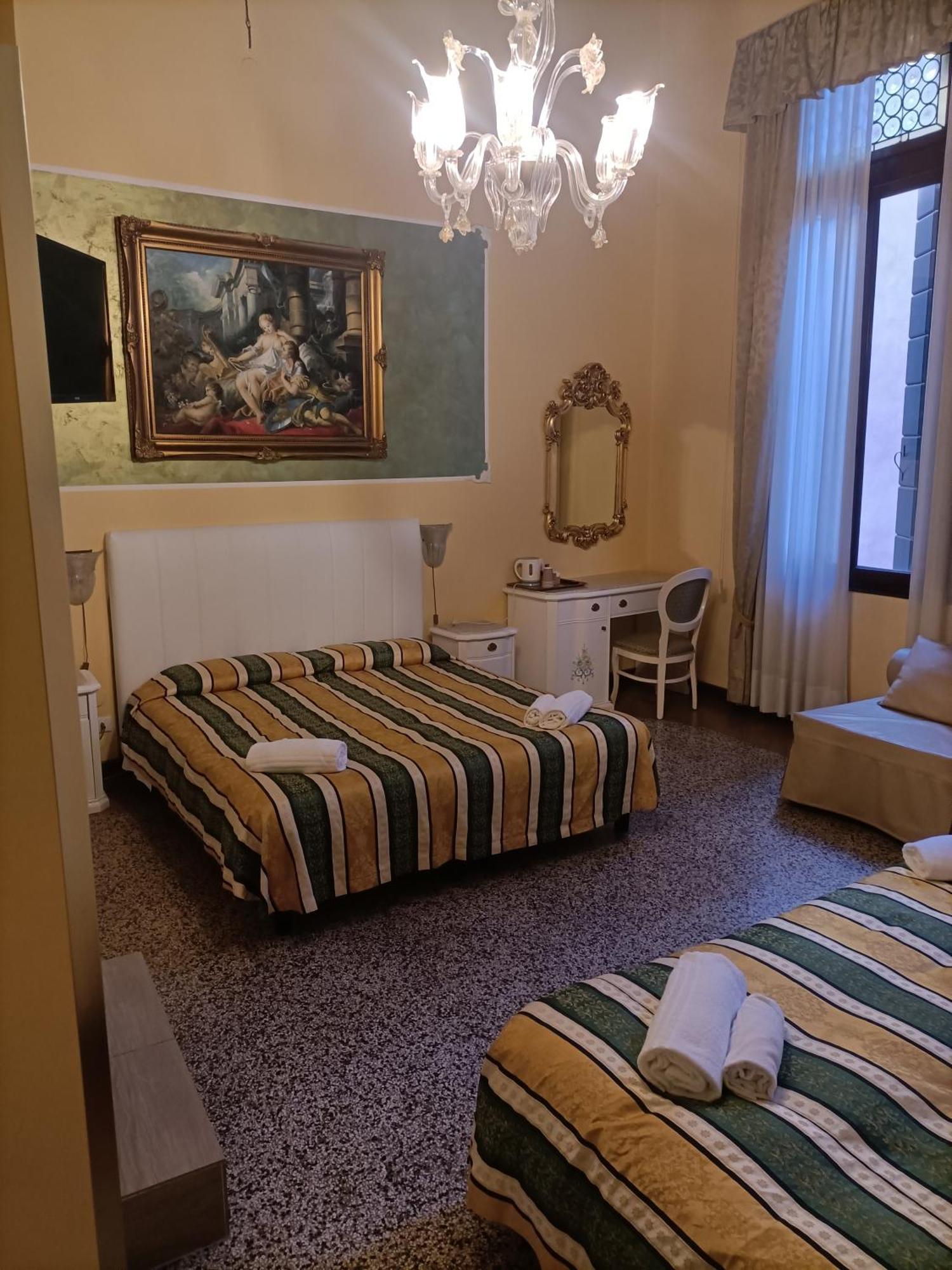 Palazzo Lion Morosini - Check In Presso Locanda Ai Santi Apostoli Veneţia Exterior foto