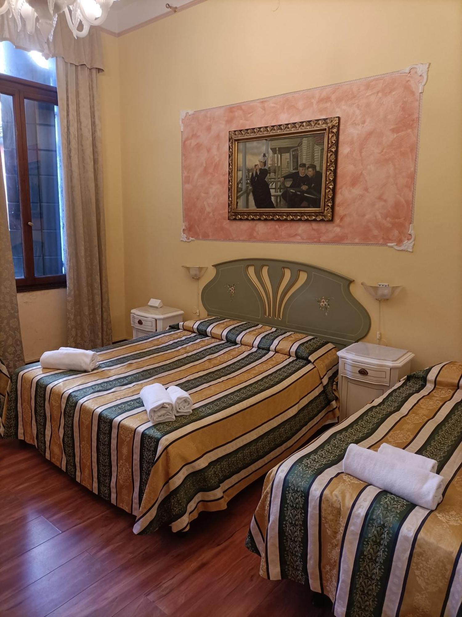 Palazzo Lion Morosini - Check In Presso Locanda Ai Santi Apostoli Veneţia Exterior foto